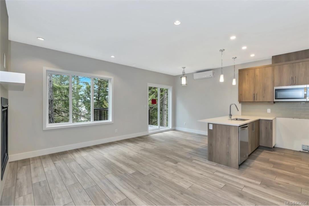 925 Echo Valley Pl, Langford