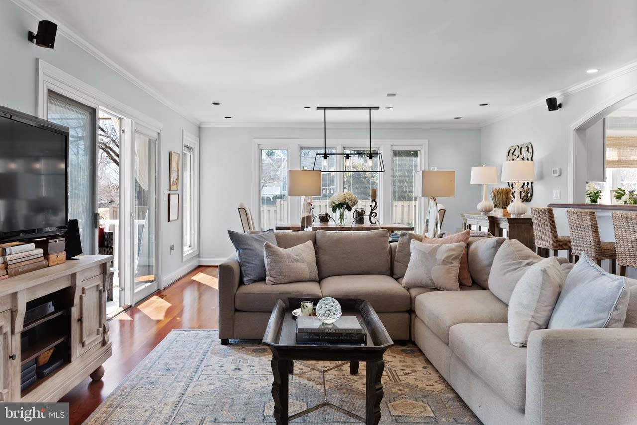 551 Beach Dr
