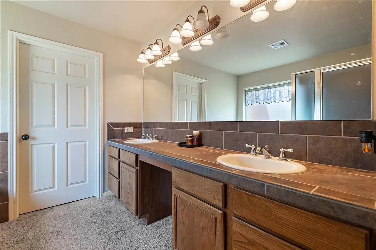 327 Oak Ridge Trl