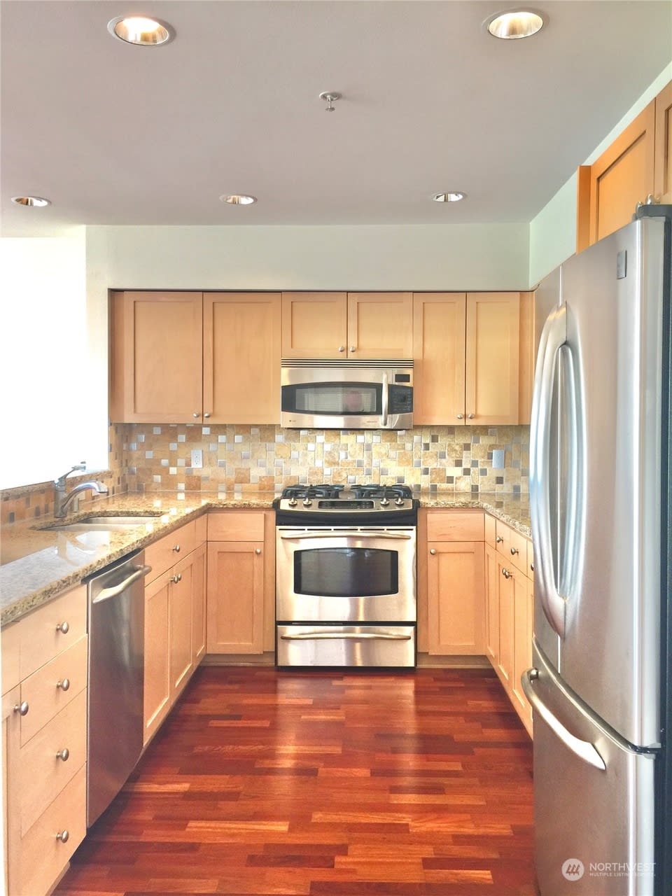 220 1st St, #401