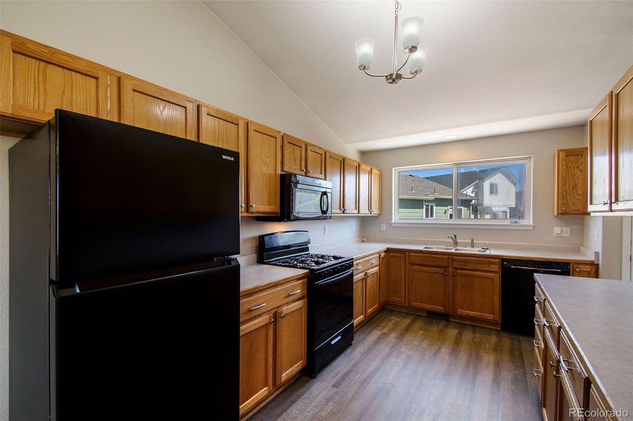 568 N 12th Court