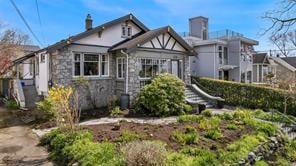 1636 Hollywood Cres