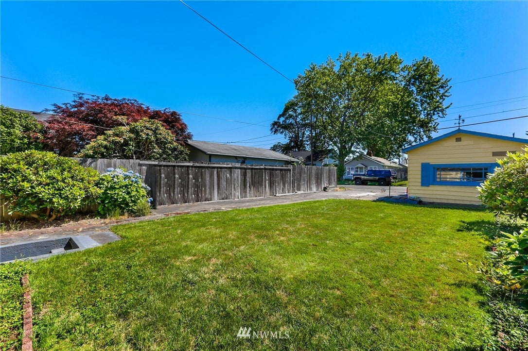 2409 Baker Ave