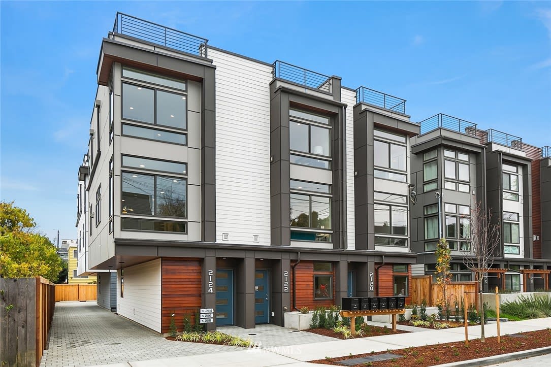 2116 3rd Avenue N, Seattle, WA 98109
