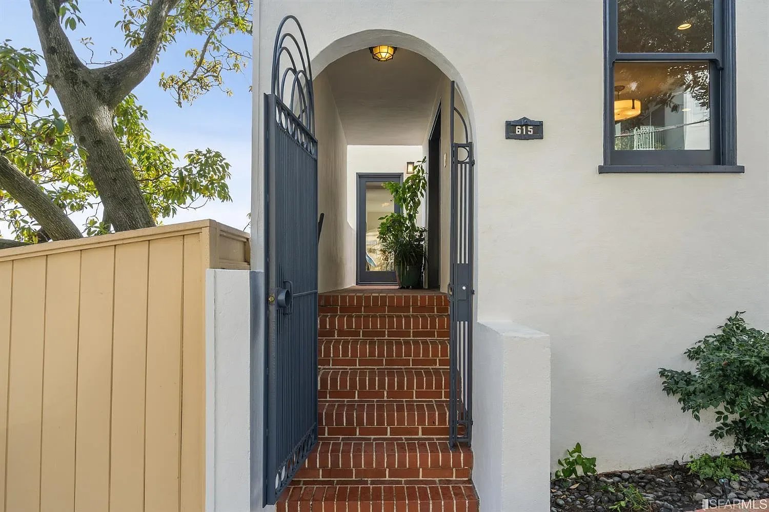 615 Alvarado St