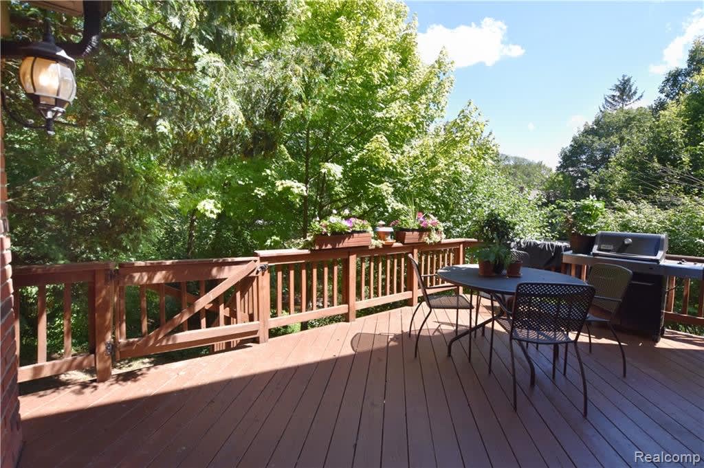 1313 LAKESIDE Drive