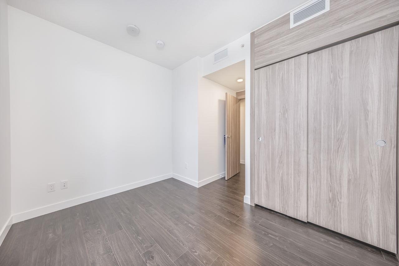 1102-9887 Whalley Blvd