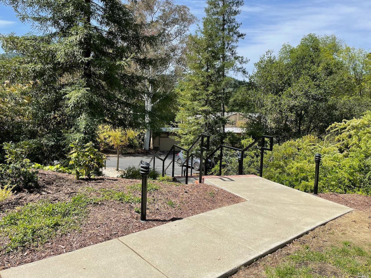 334 Alamo Sq