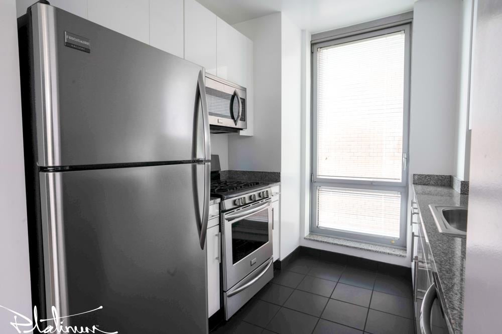 505 West 37th Street, Apt 6J