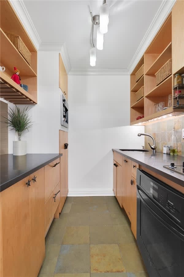 250 W 27th St, #2H