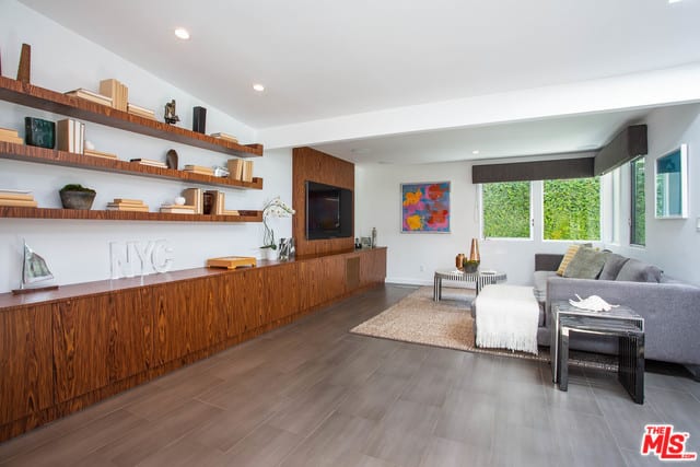 3553 Crownridge Dr