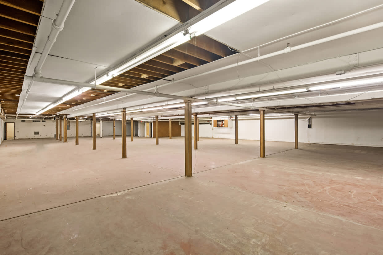 2700 N Broadway