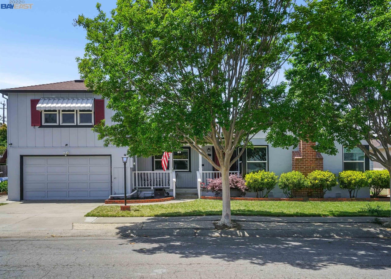 165 Bradhoff Ave
