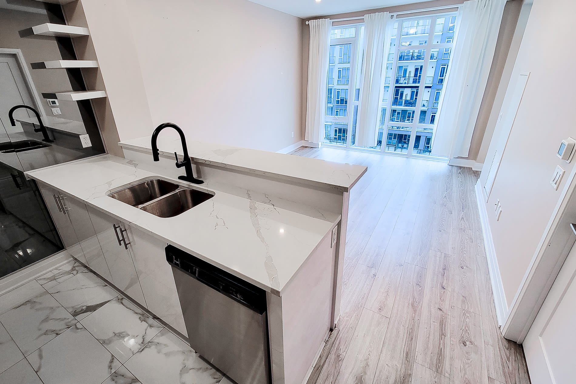 16 Concord Pl Unit: 447