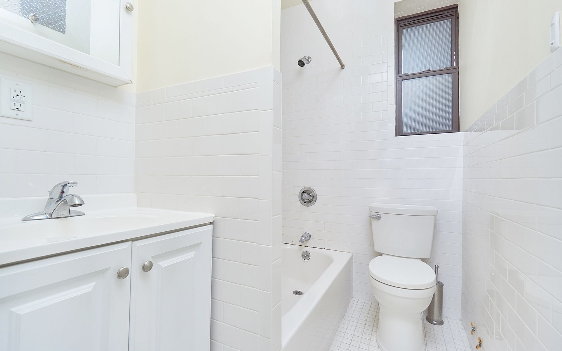 270 East 78th St, #17