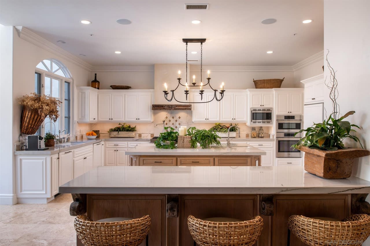 16364 Via Cazadero