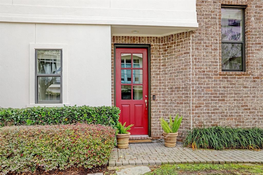 2226 Hilshire Lake Dr