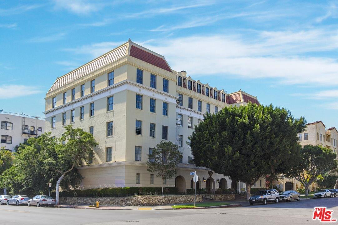  855 S Serrano Avenue