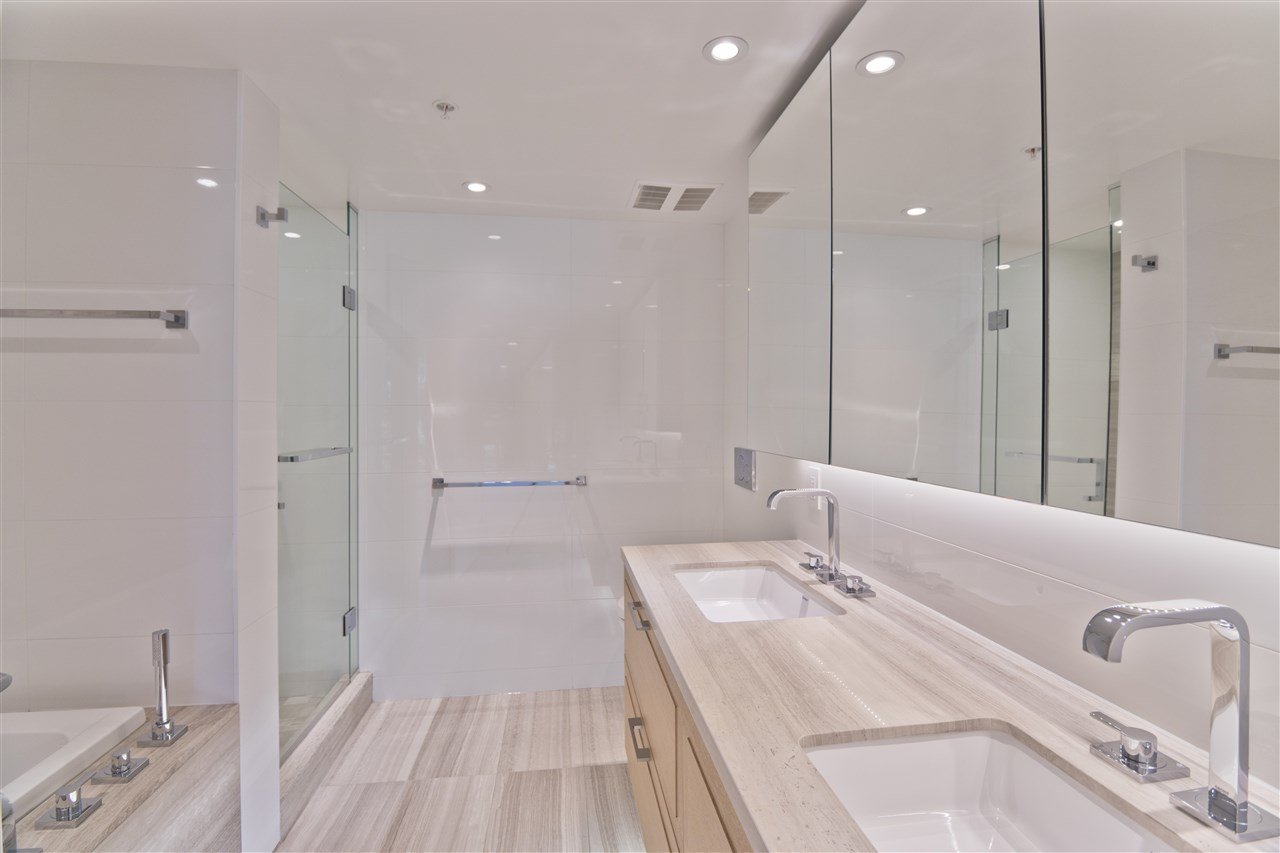1553 W 57th Ave