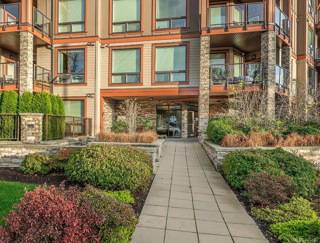 401-4529 W Saanich Rd