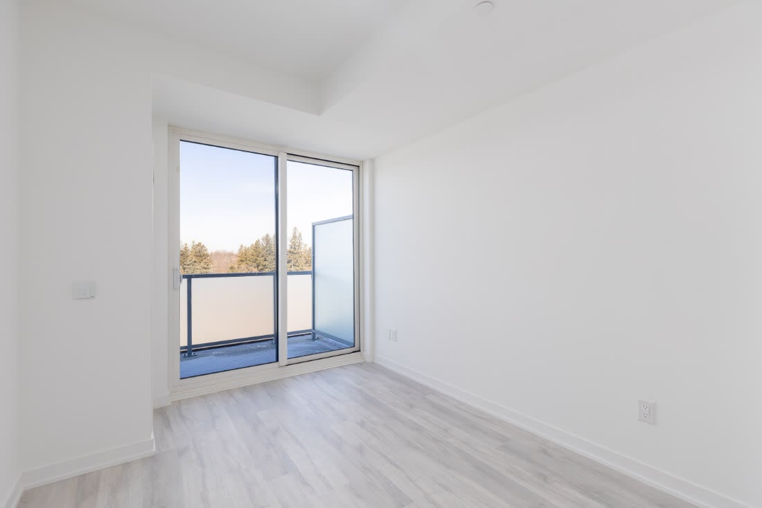 Unit 522 – 215 Lakeshore Rd W