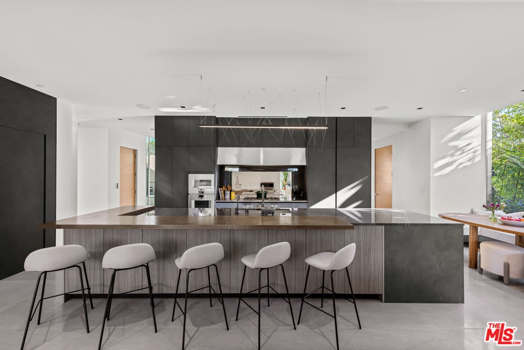 835 San Vicente Blvd