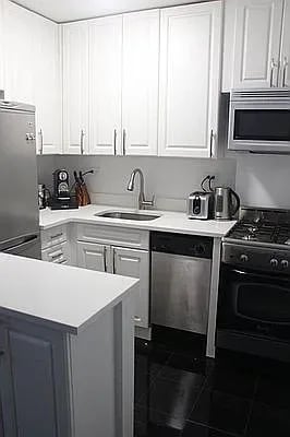 200 E 27th St., #6H