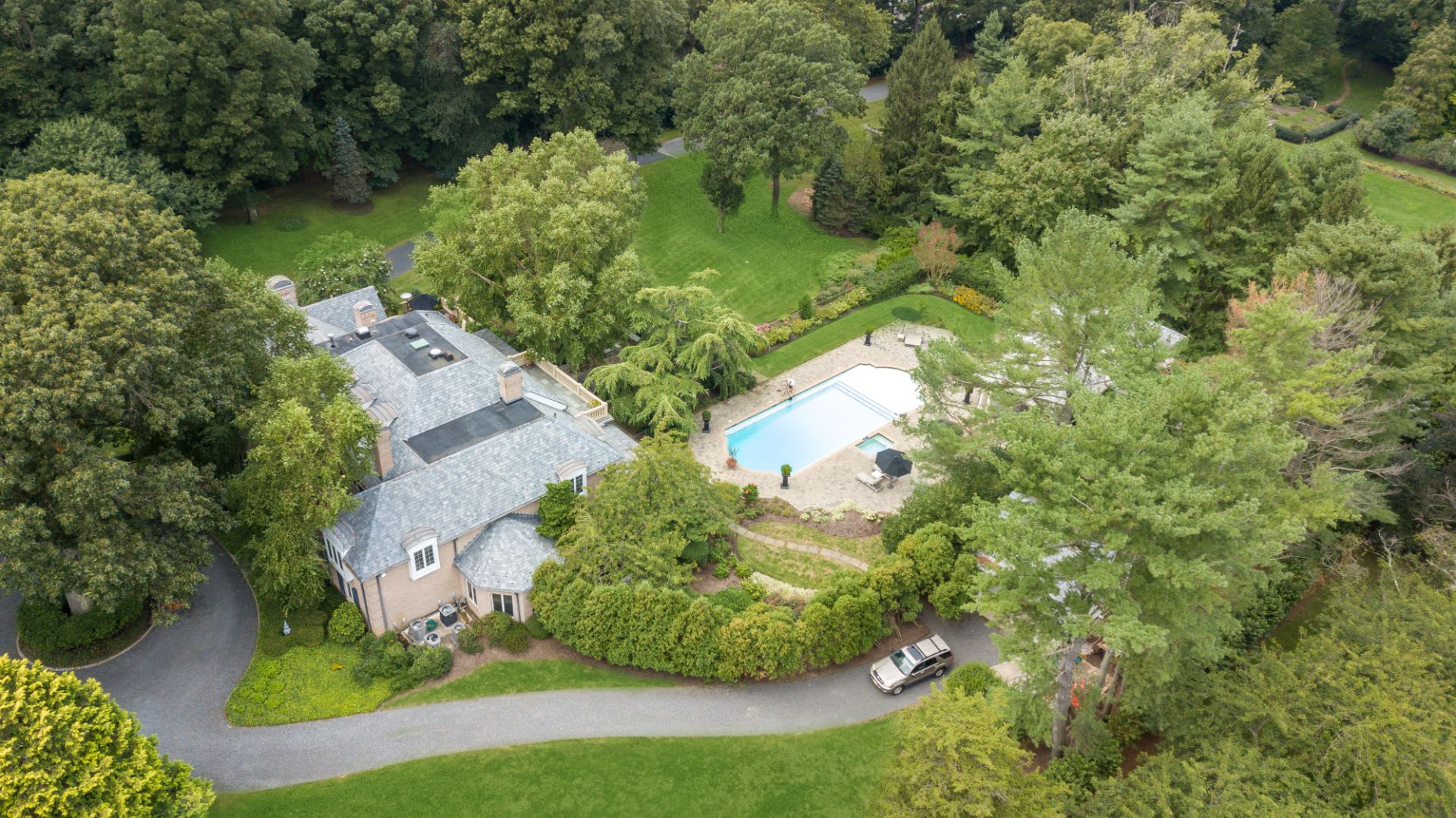 84 West River Road
