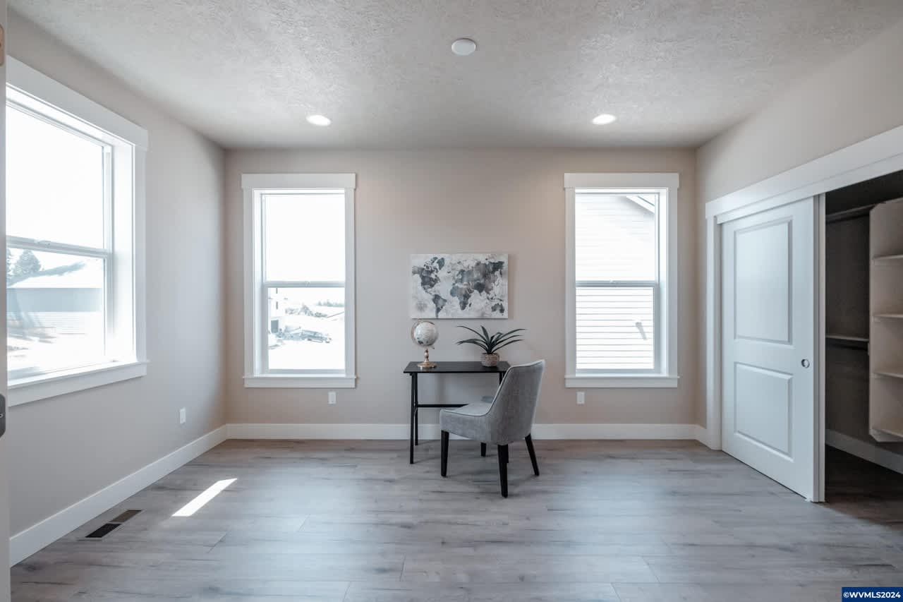 708 NW George Ct