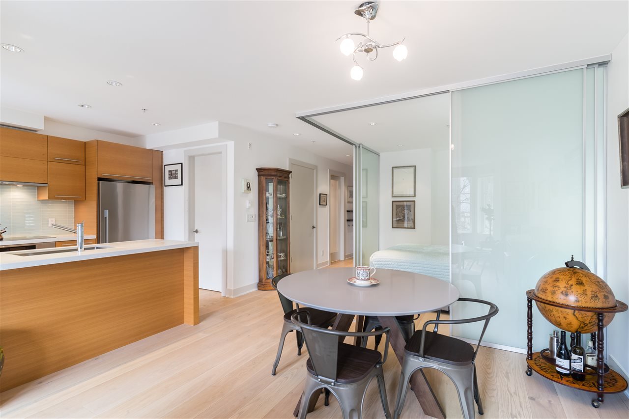 202-4463 W 10th Ave
