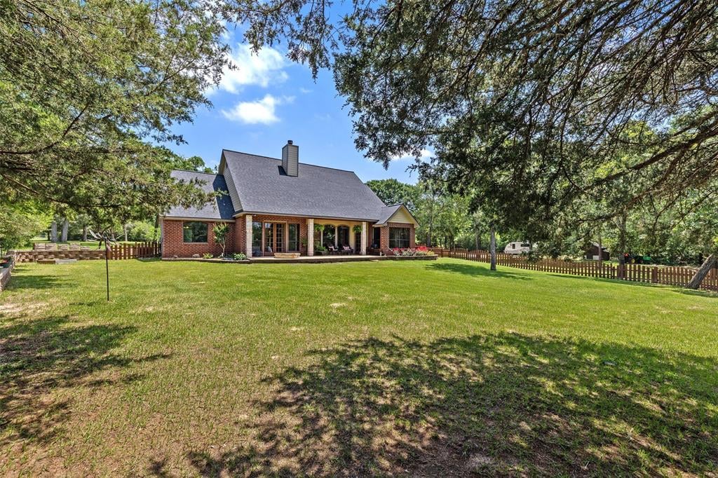 540 Walnut Dr Bellville, Tx 77418