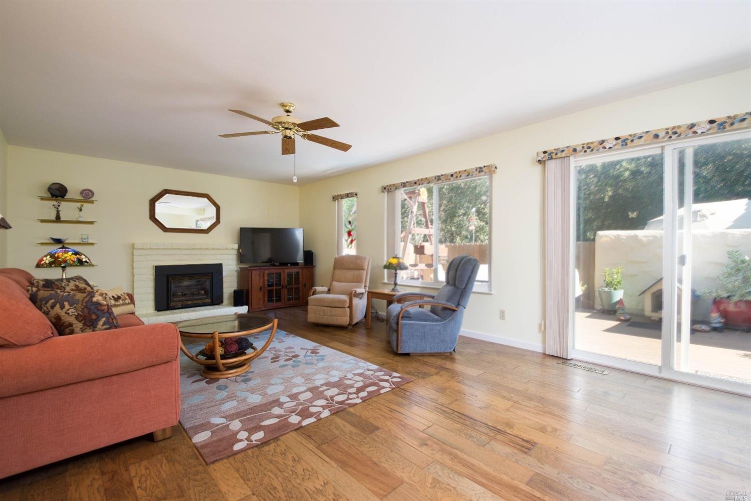 912 Shady Oak Dr