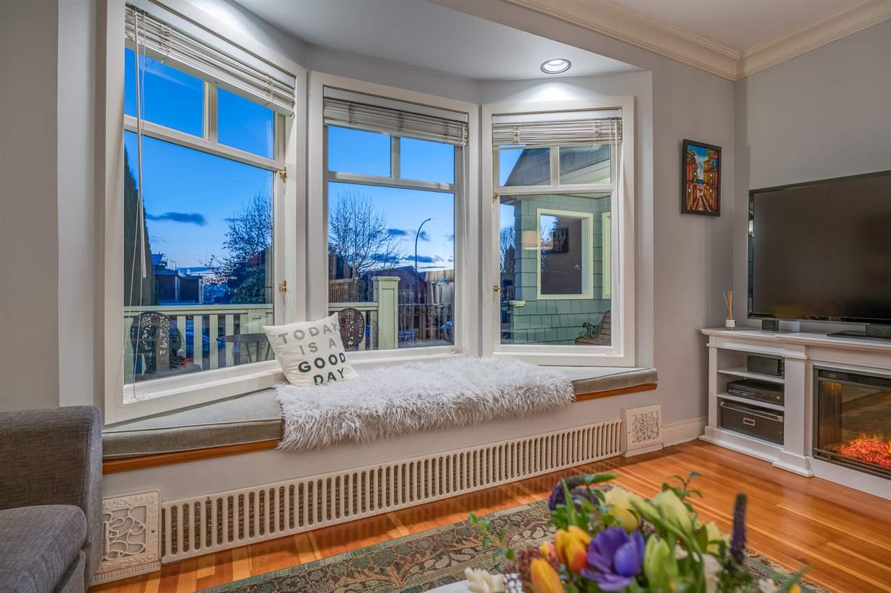 236 W 5th St