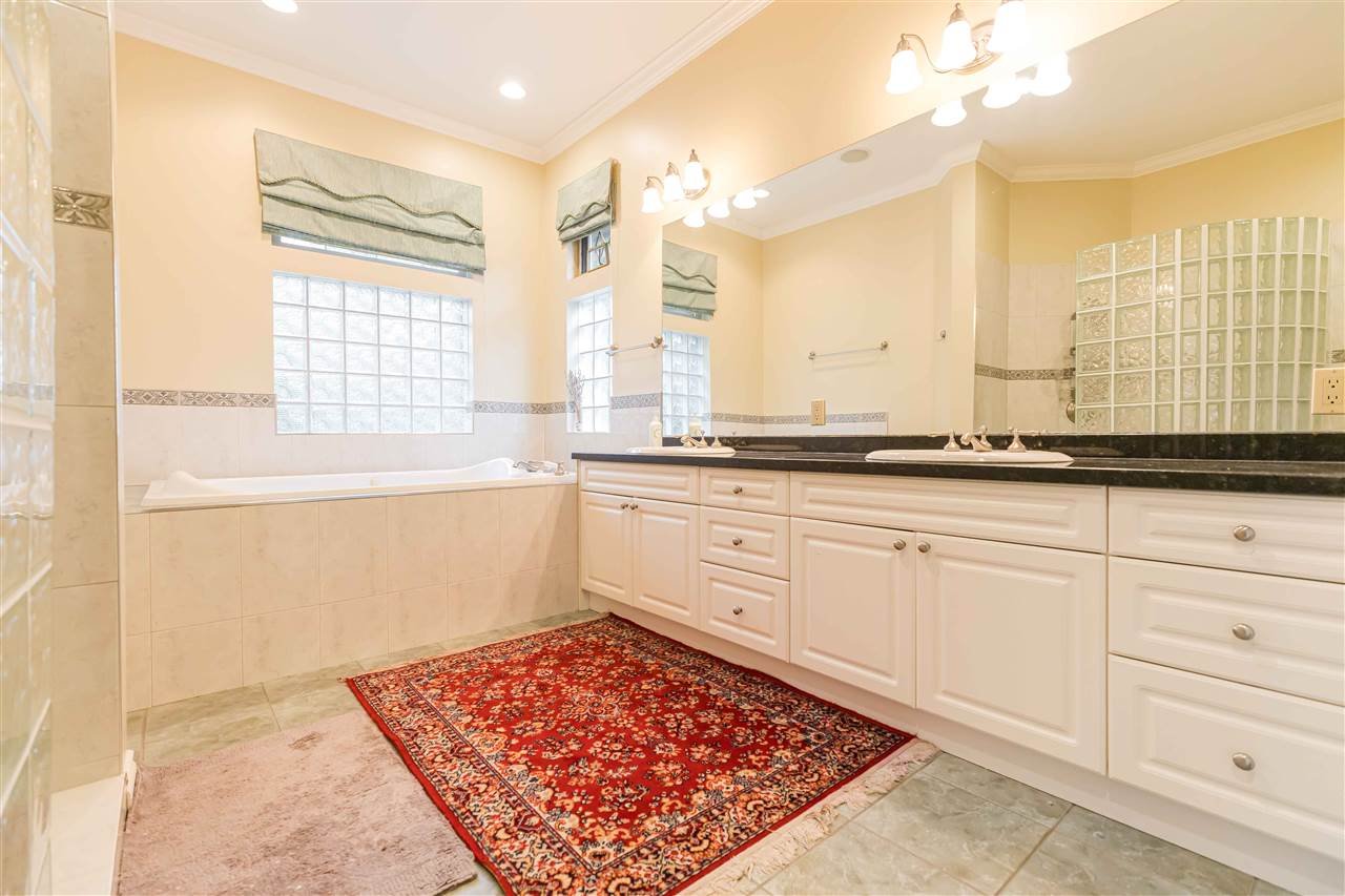 2221 Tanager Place, North Vancouver