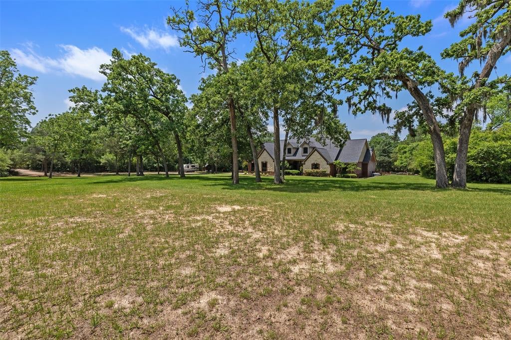 540 Walnut Dr Bellville, Tx 77418