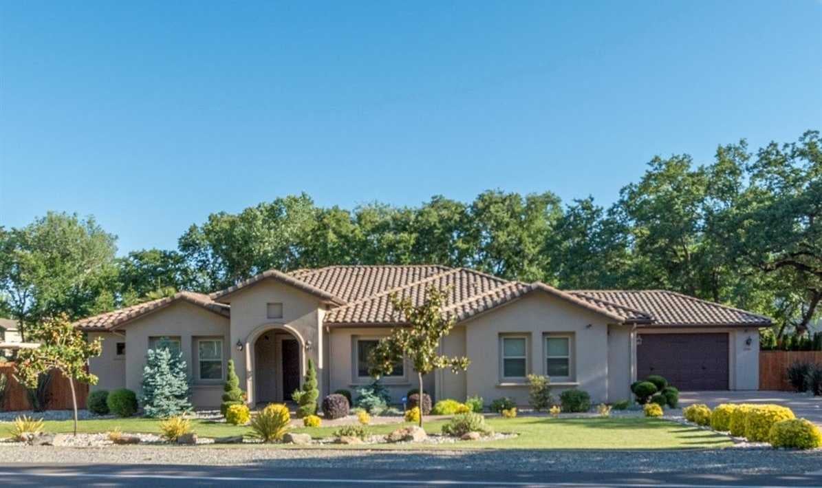 2546 Country Club Drive