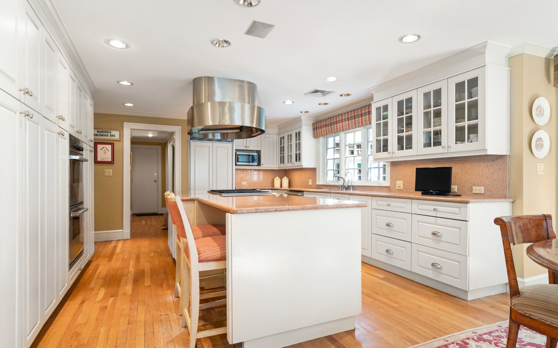 112 Gordon Rd | Under Contract