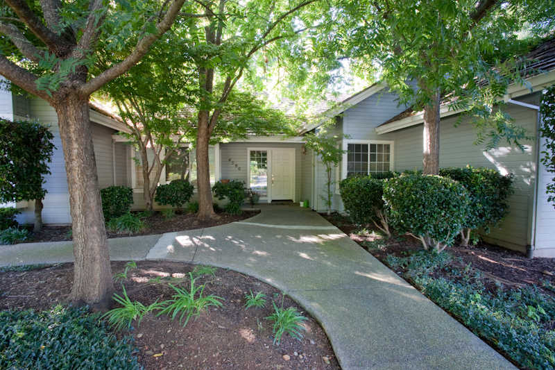 4590 Saratoga Dr