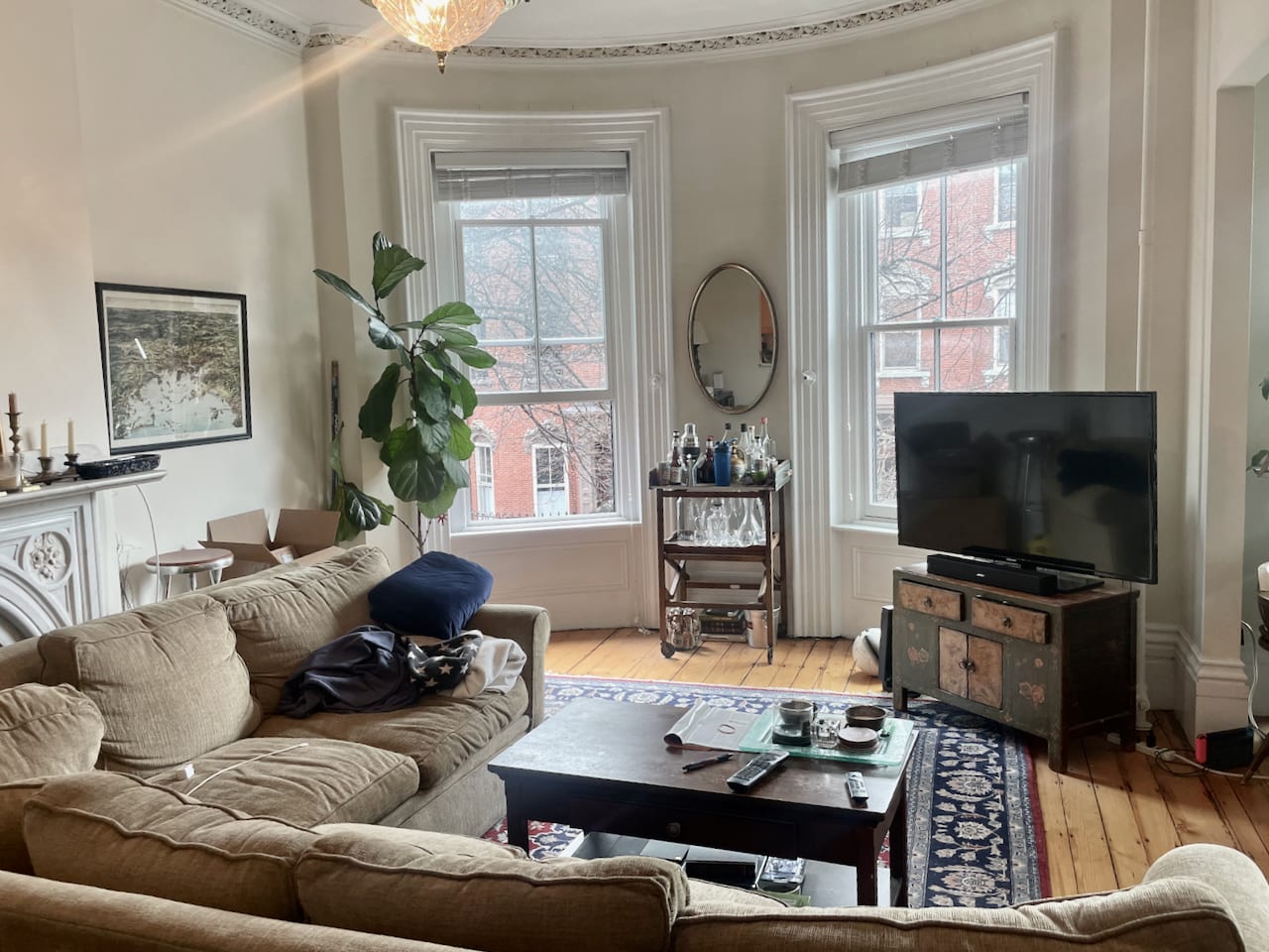Beautiful Union Park 1 bed 1 bath w/ heat and hot water included - Laundry right outside your door! 
