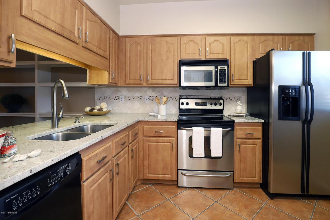 944 S Pantano Rd