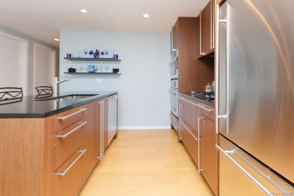 313-100 Saghalie Rd, Victoria
