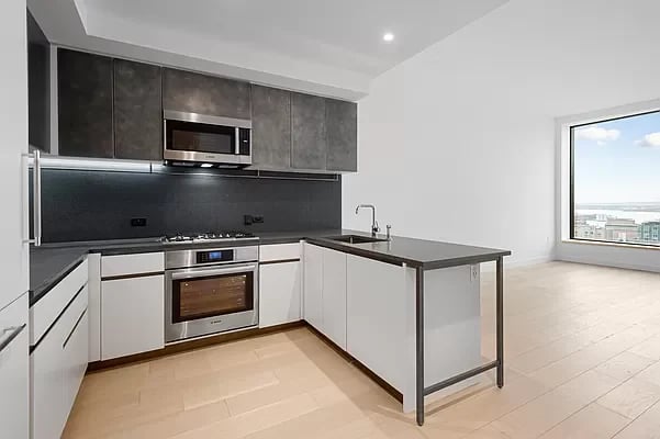11 Hoyt Street Unit: 28B