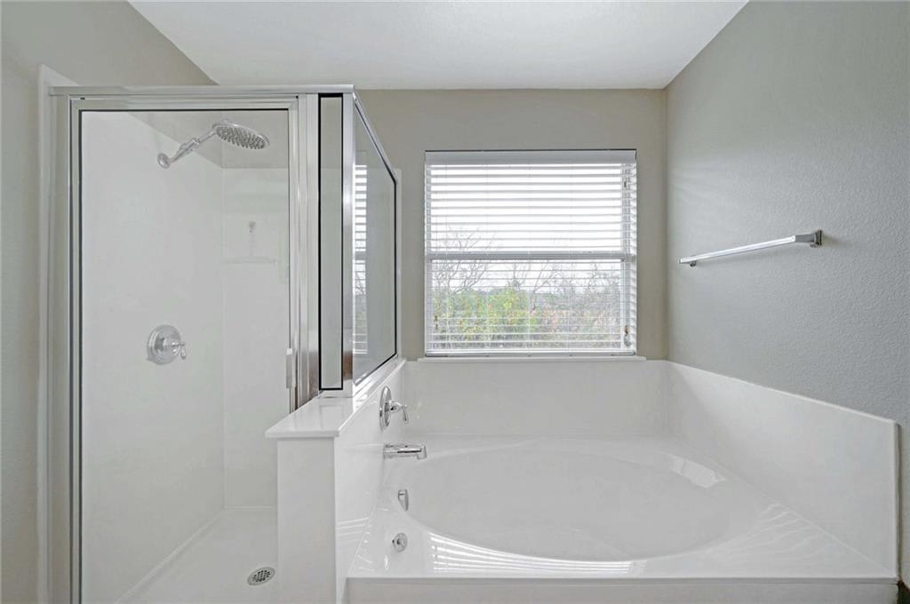 305 Moorhen Ln