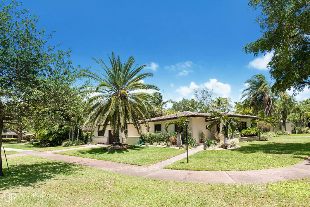 3511 Riviera Dr