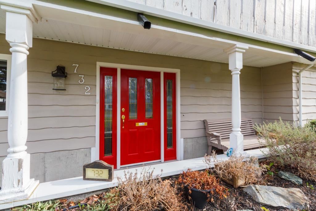 732 Thomasset Pl, Langford