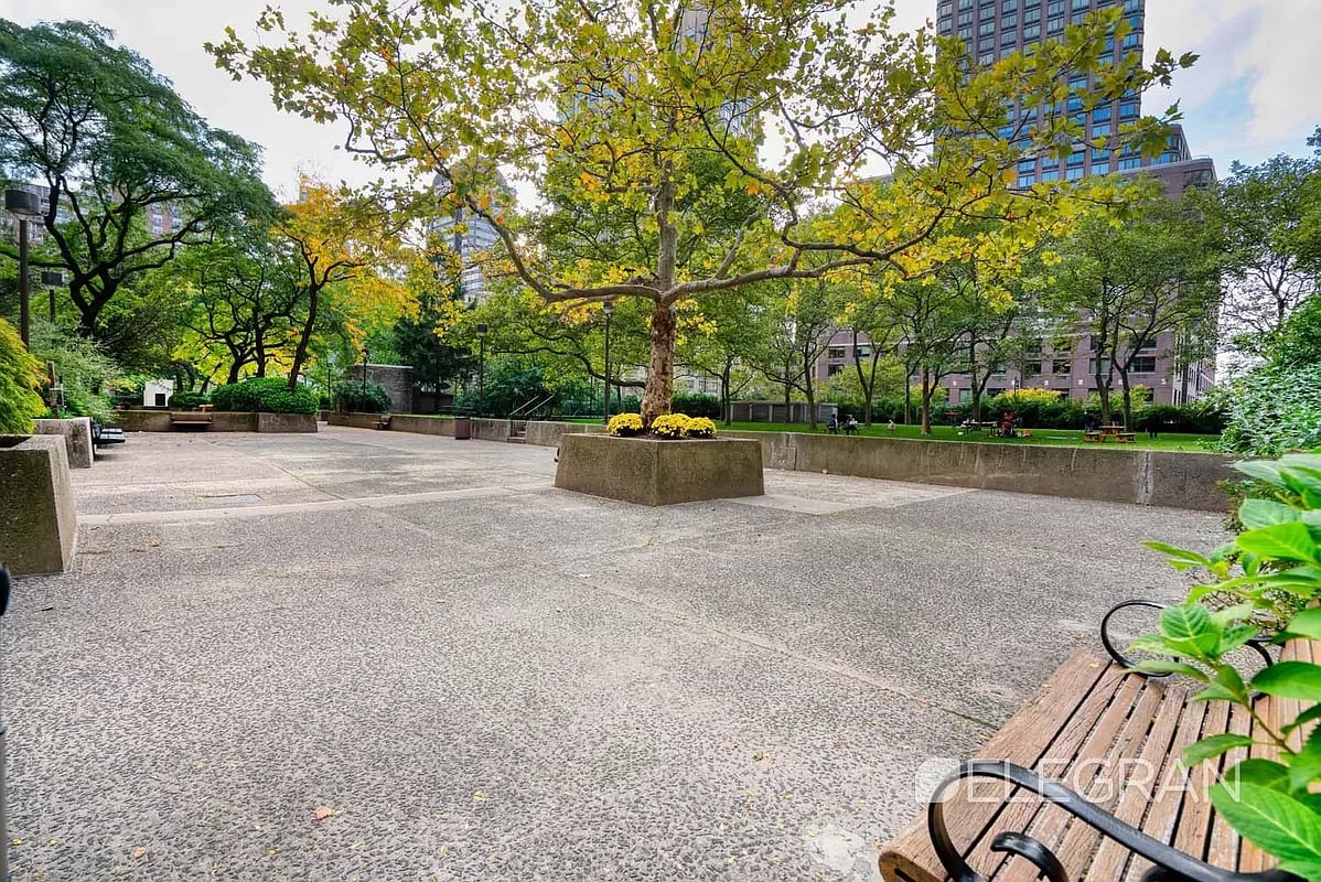 Lincoln Towers New York: 205 West End Avenue 