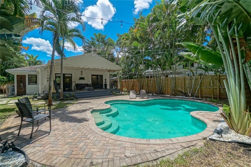 513 SW 10th St