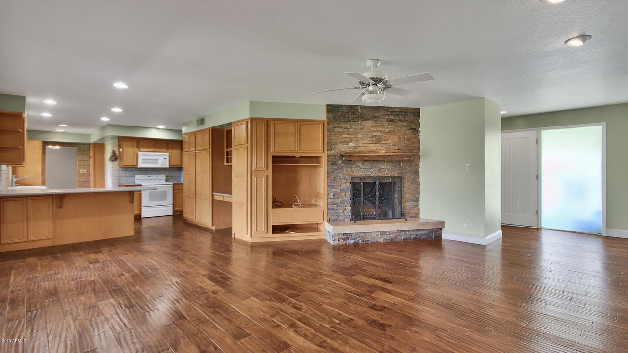 521 W Butler Dr