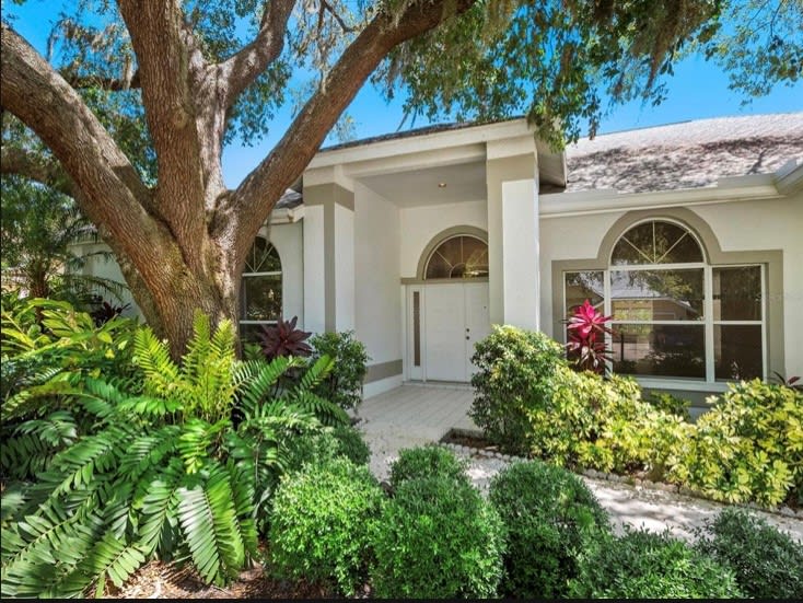 ON THE MARKET! Opportunity in Palmer Ranch
