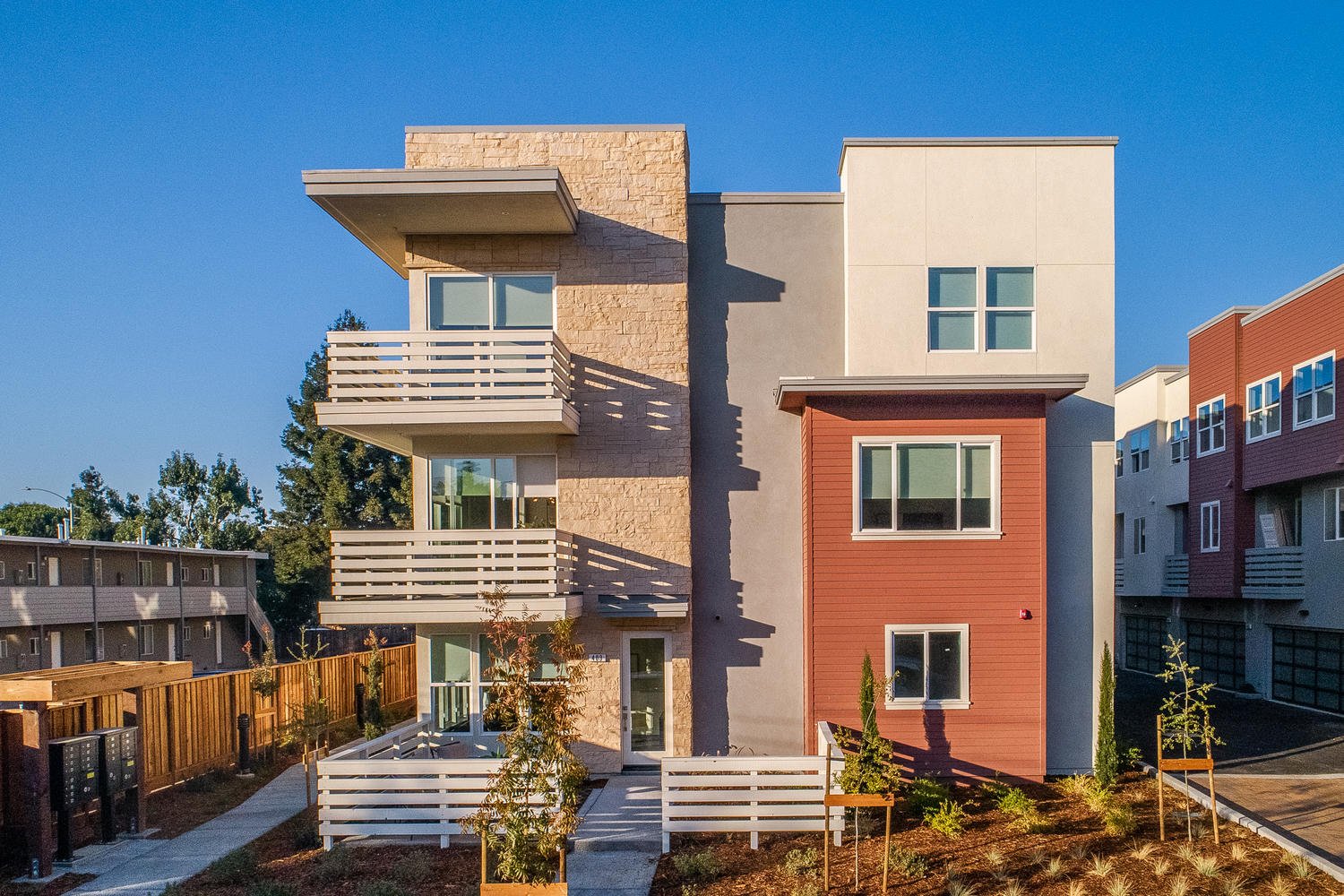 403 E Taylor Ave